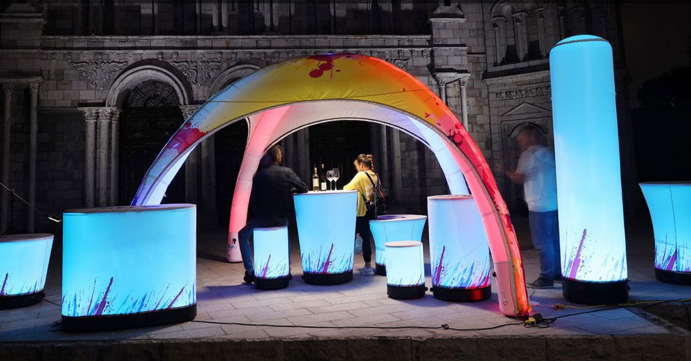 Aufblasbare Eventzelte und Möbel - Flexibles und stilvolles Equipment für Veranstaltungen und Events.